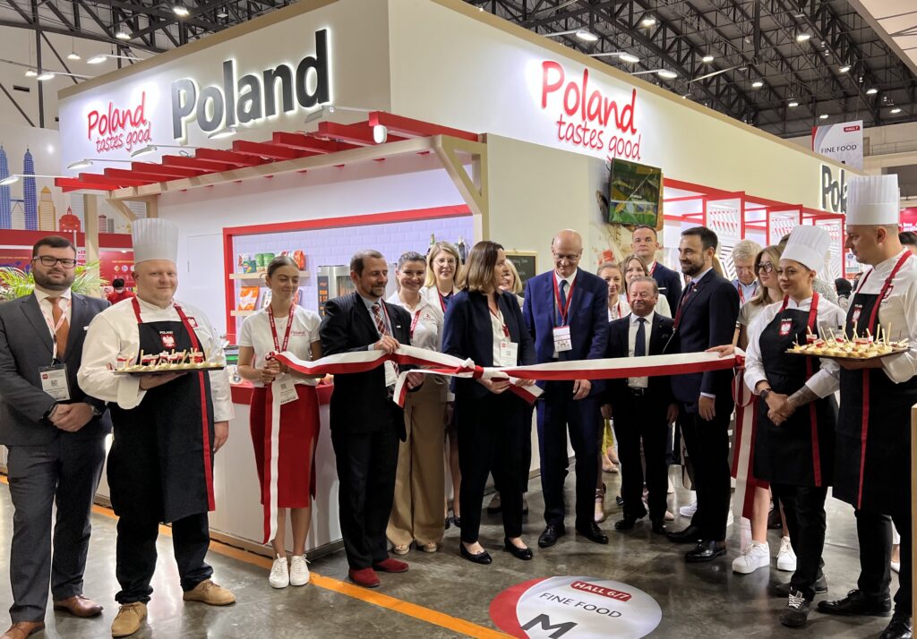 El estand nacional de Polonia en la feria THAIFEX Anuga Asia 2024